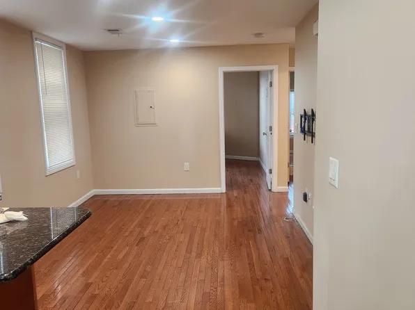 352 Woodlawn Avenue image 3 of 13