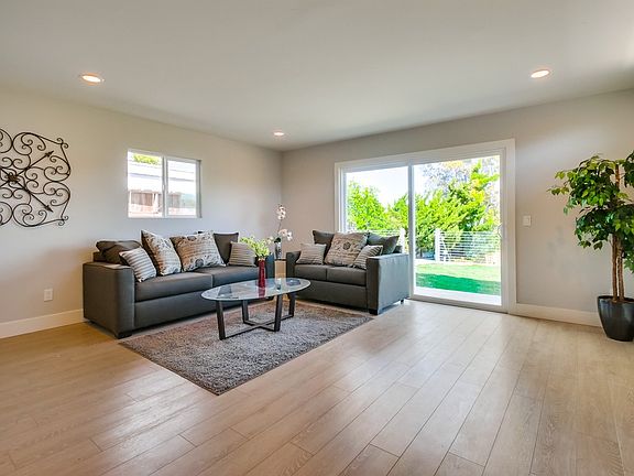 2nd image of 4441 Moraga Ave