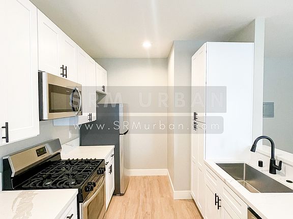 4th image of 915 17th St #9