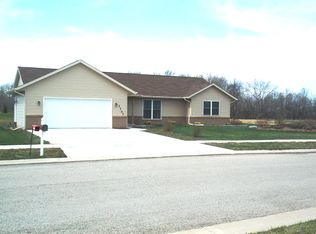 1737 Creek Vu Dr, Fond Du Lac, WI 54937