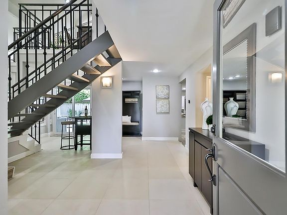 4th image of 1520 Covington Ave #1