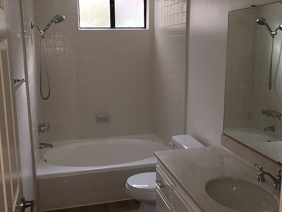4th image of 236 N Louise St Unit 209