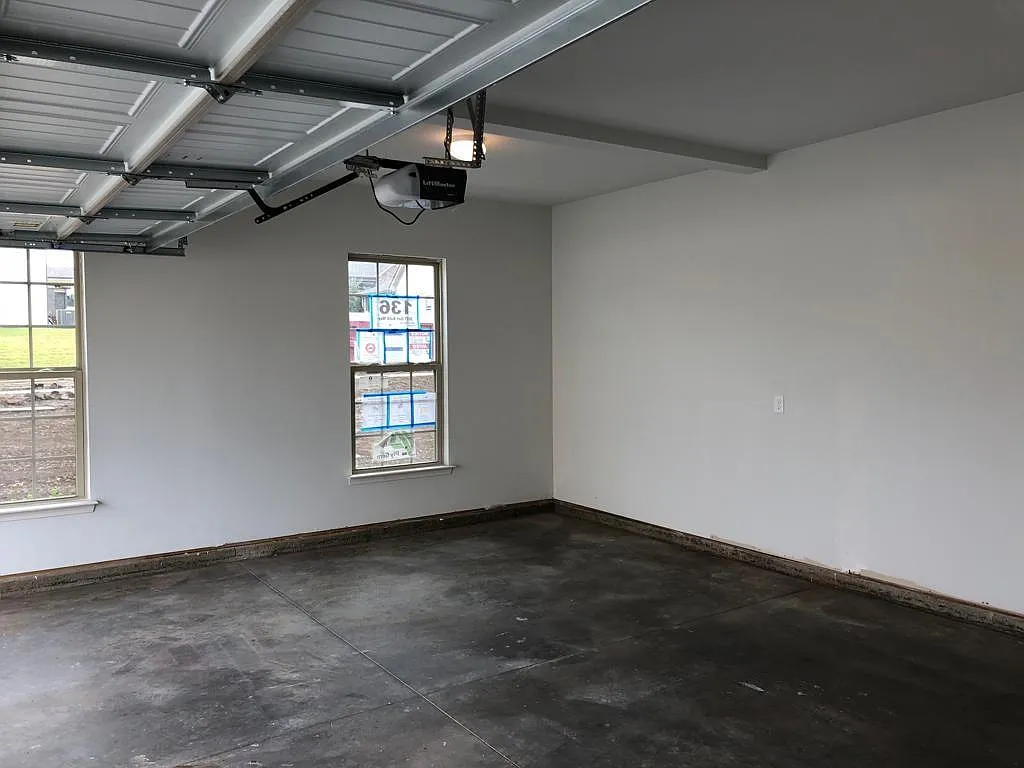 4 bed, 2757 sqft, $3,495 — Photo 2