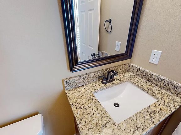 4th image of 3801-3981 Wildwood Ln #3870-B