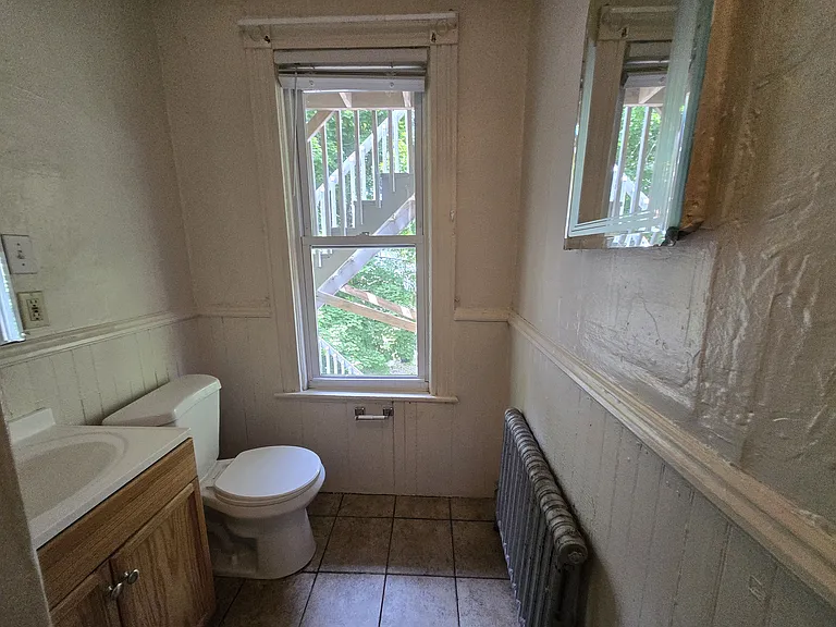 407 N Webster Ave — Photo 31
