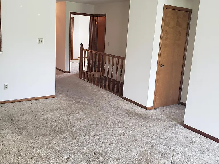 1702 SE 43rd Ter — Photo 3