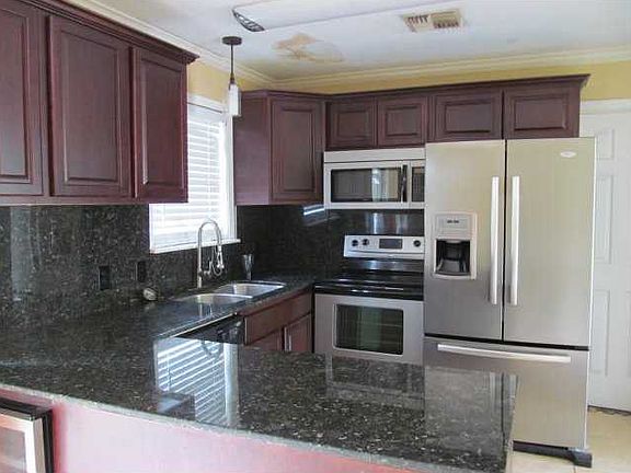 4th image of 4608 Sheryl St