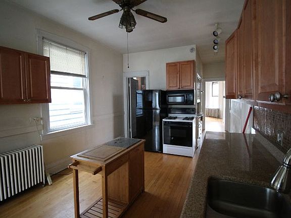 5th image of 3108 N Southport Ave #2