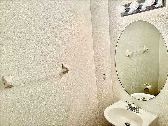 4th image of 685 NW 21st Avenue #685