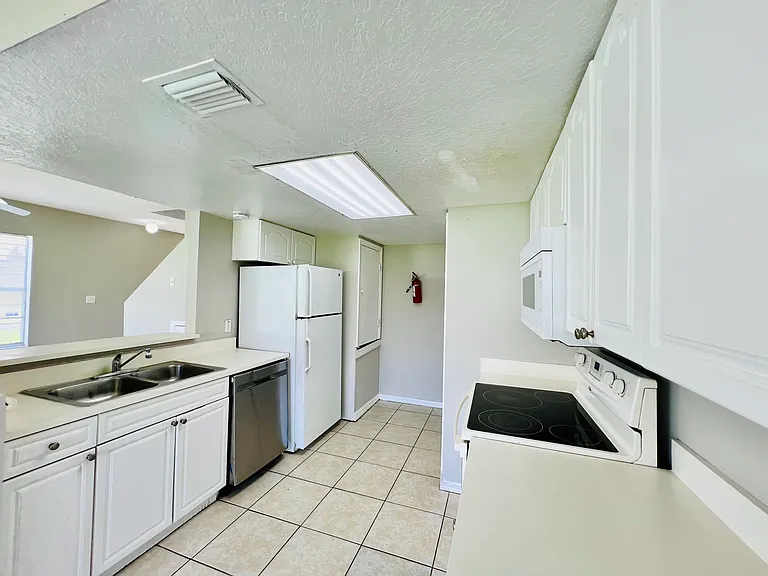 337 Coconut Palm Way #A — Photo 7