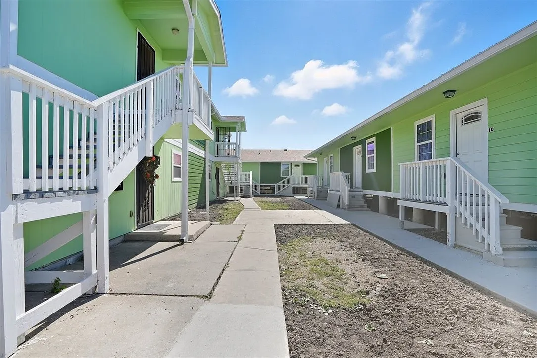 Building Photo - 868 Gonzales St #9