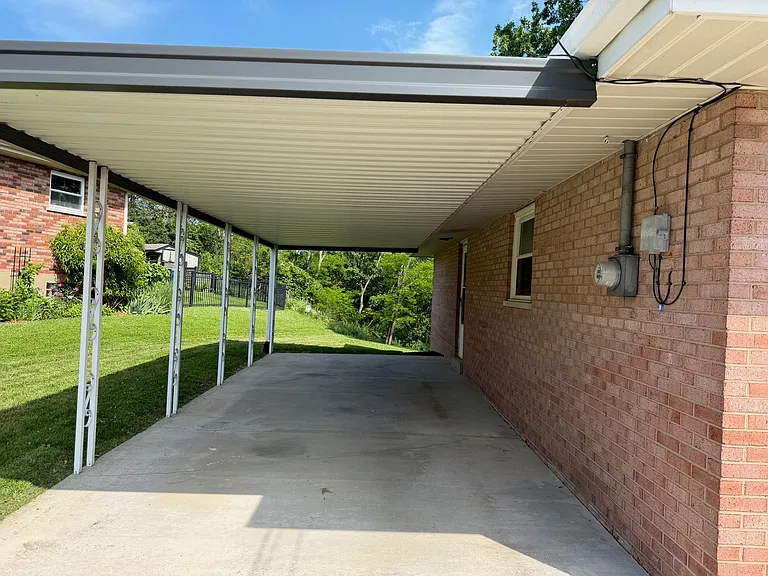 143 Capri Dr — Photo 3