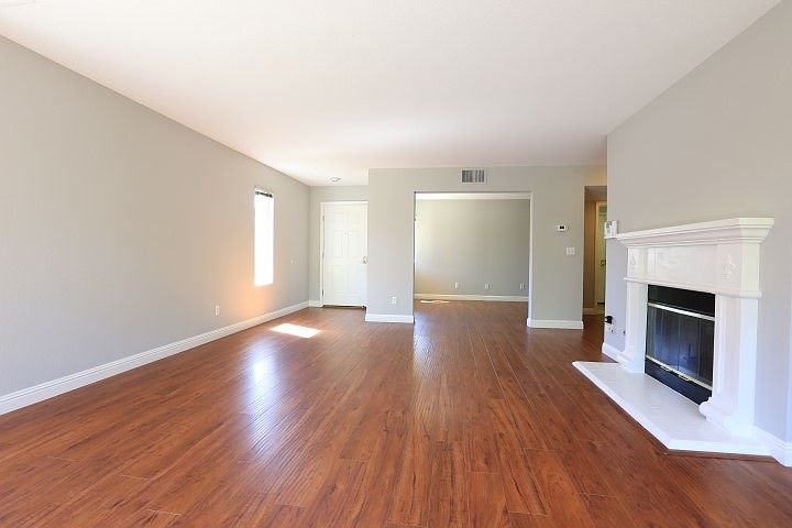 2nd image of 340 Meadowhaven Way