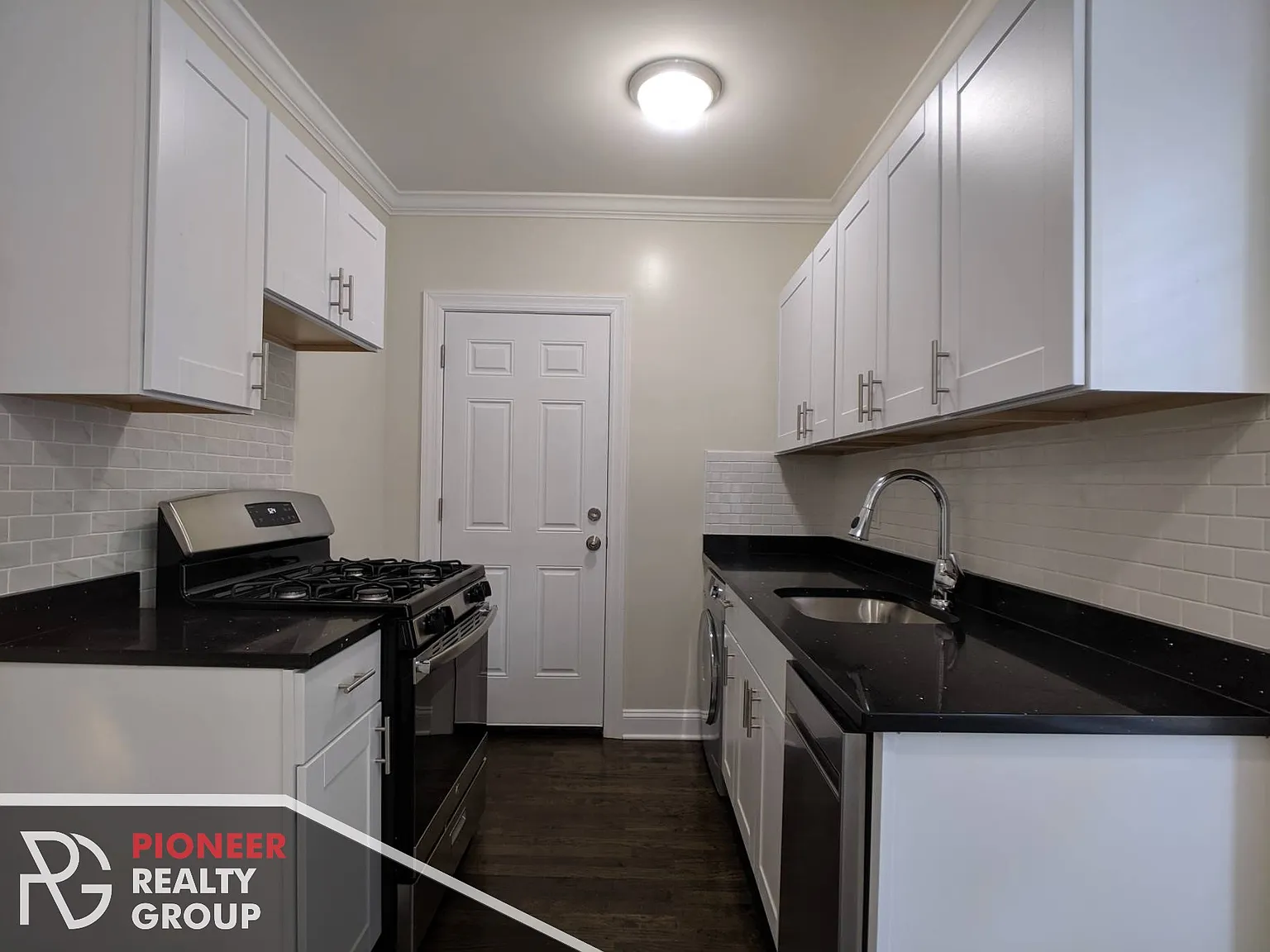 Studio, 400 sqft, $1,795 — Photo 3