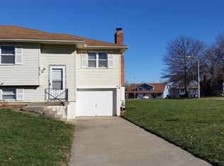 8919 Haskins St, Lenexa, KS 66215