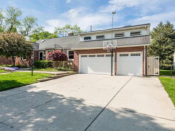 2nd image of 419 Englewood Ave