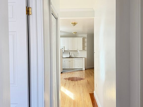 4th image of 220 W 21st St APT 5B