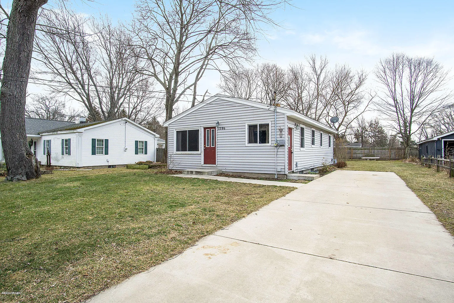 1596 Highland Ave photo 1