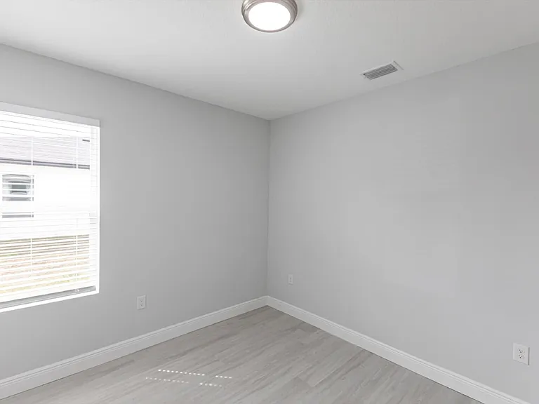 2113 Como St — Photo 22