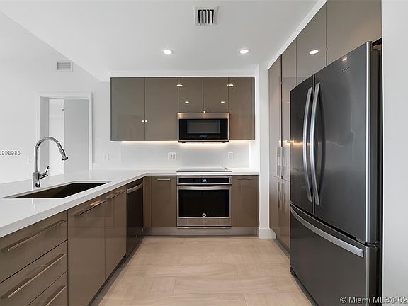 5th image of 2000 Metropica Way #407