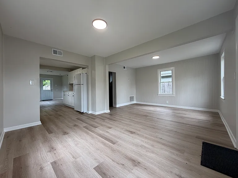 2537 Broadway St — Photo 2