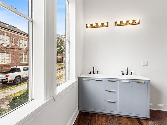 5th image of 758 Royal St