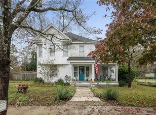 323 W McLean St, Saint Pauls, NC 28384