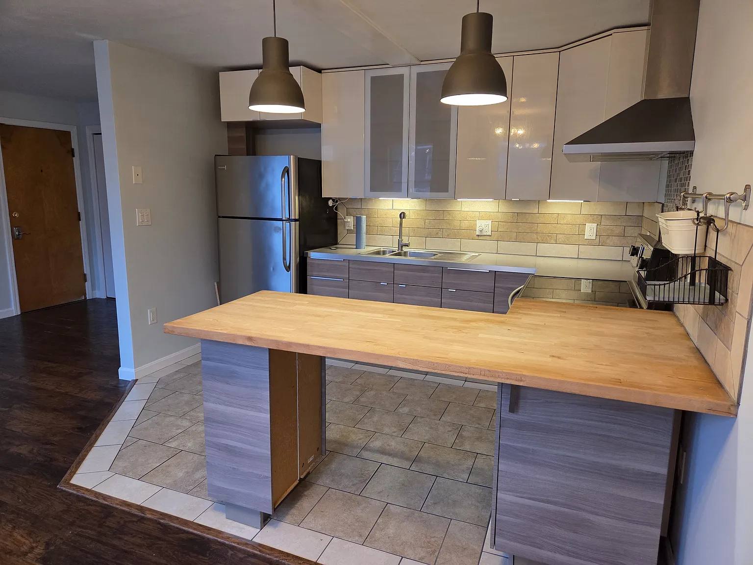 1 bed, 660 sqft, $1,900 — Photo 4
