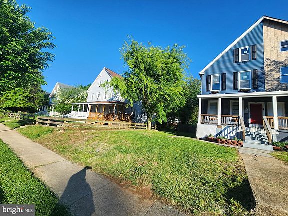 2nd image of 3516 Hayward Ave