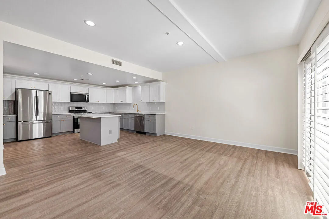 2 bed, 2.0 bath, 1337 sqft, $5,000 — Photo 4