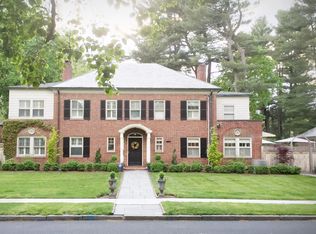 19 Woodside Cir, Hartford, CT 06105