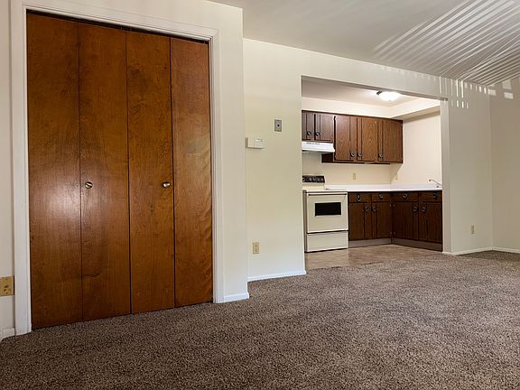 3rd image of 2062 Manitowoc Rd #6