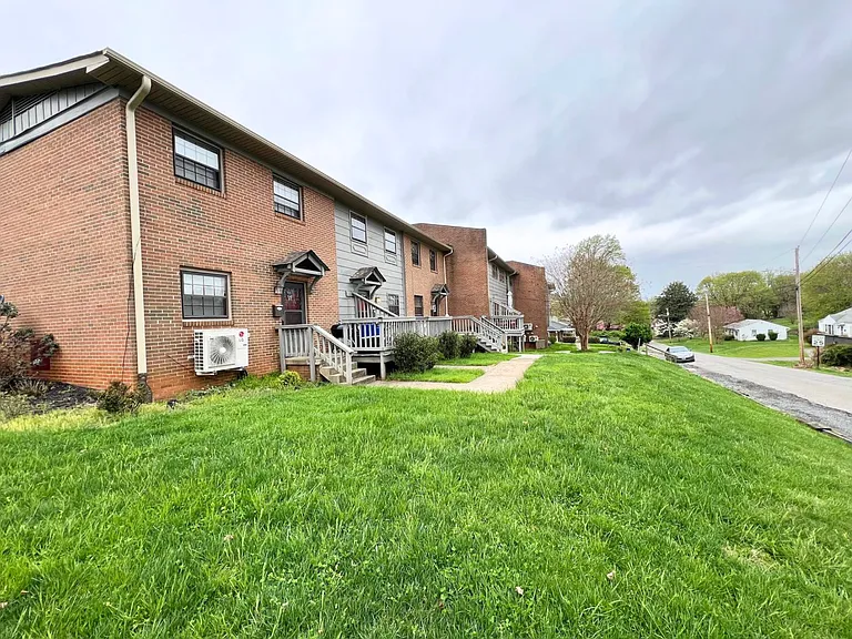 809 Randolph St #2 — Photo 26