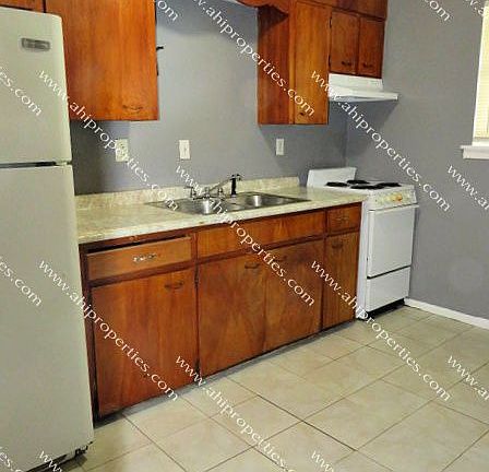 3rd image of 905 Stevens Ct NE APT 4