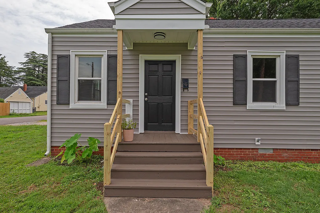 101 S Cedar Ave — Photo 2