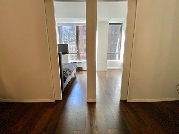 5th image of 75 Wall St #18R