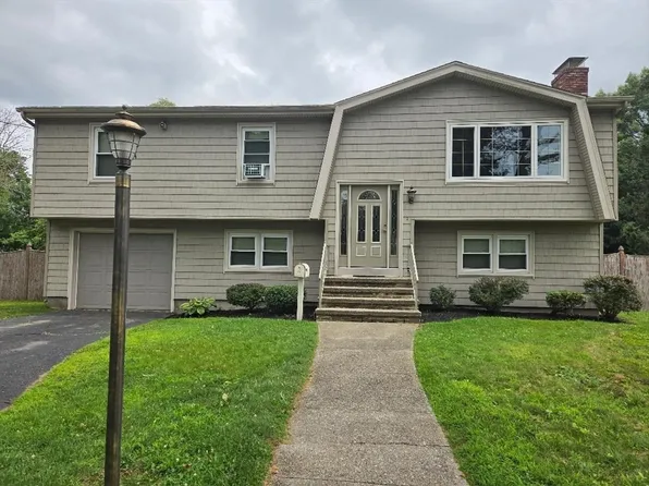 64 Woolley Ave, Somerset, MA 02726