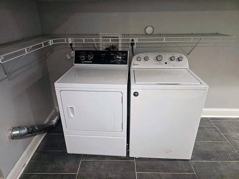 2432 S Hutchinson St — Photo 15