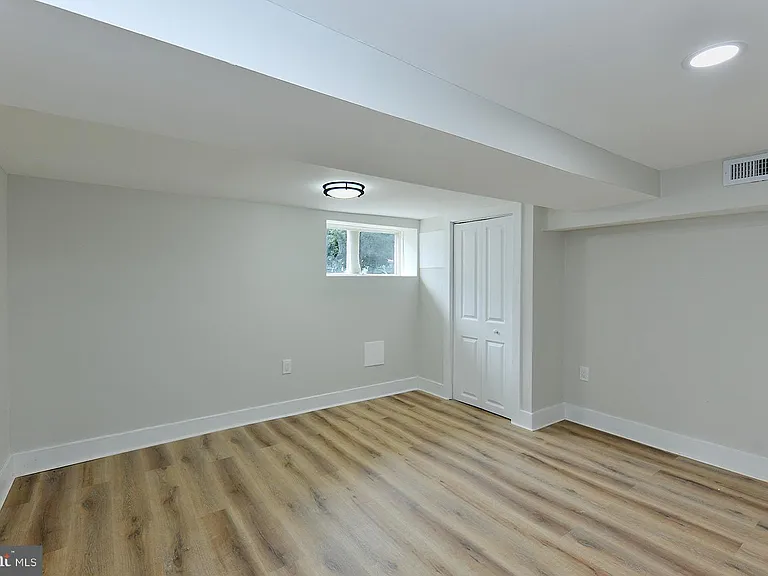 420 E 28th St — Photo 24