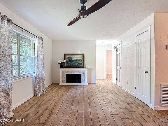 2nd image of 1611 Caroline Dr