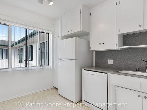 5th image of 130 N Hamilton Dr #8