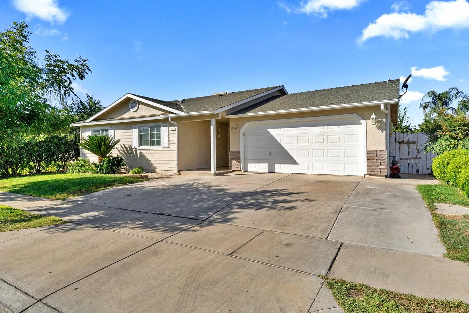599 N Sunrise Ave, Reedley, CA 93654 Zillow