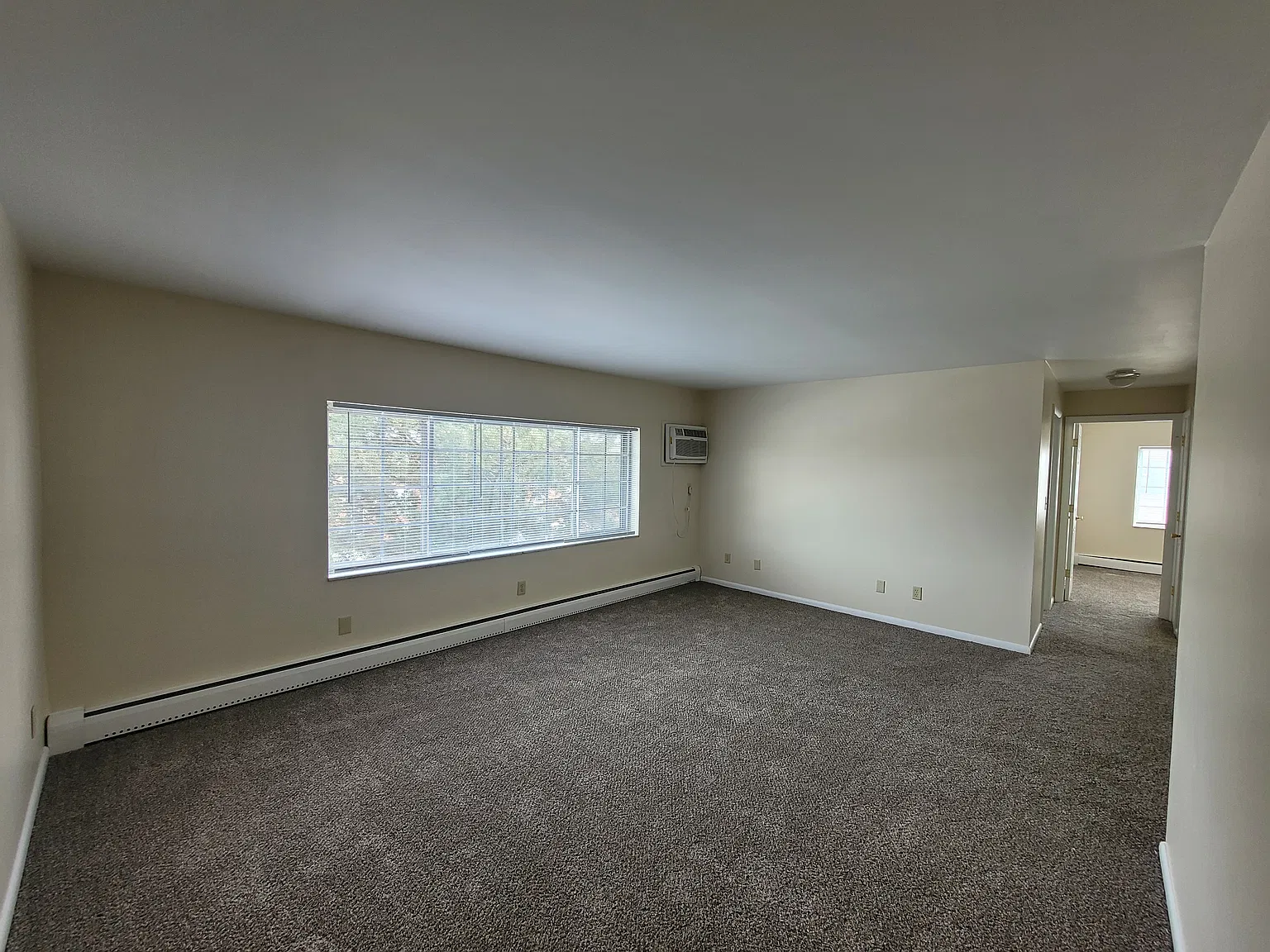 2 bed, 735 sqft, $900 — Photo 2