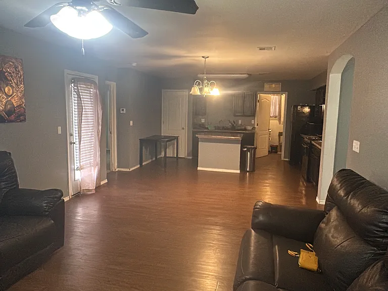 912 Talavera Dr — Photo 3