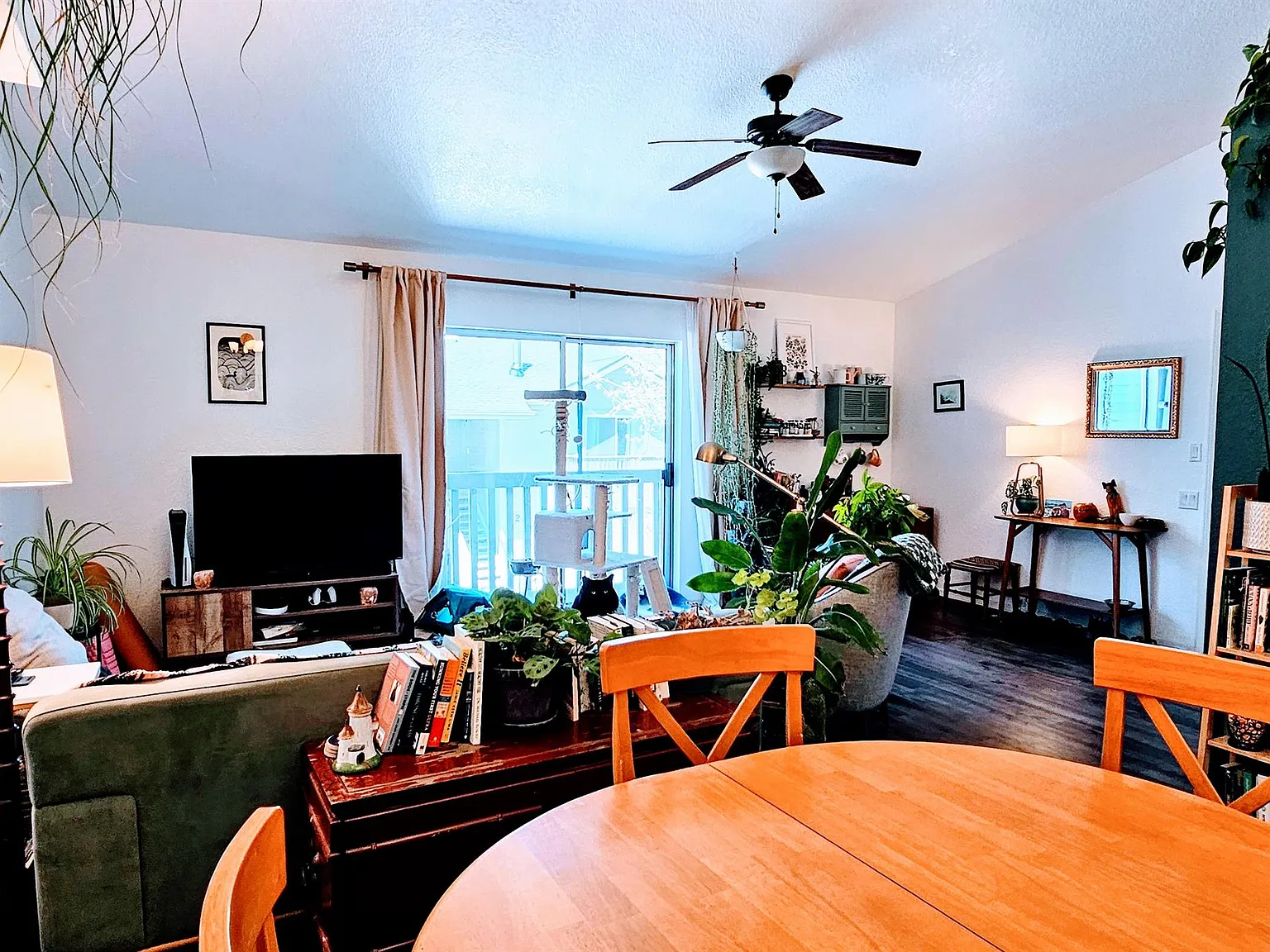 111 E Oak Ave — Photo 4