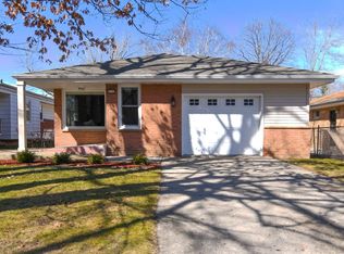 4163 N 97th St, Wauwatosa, WI 53222