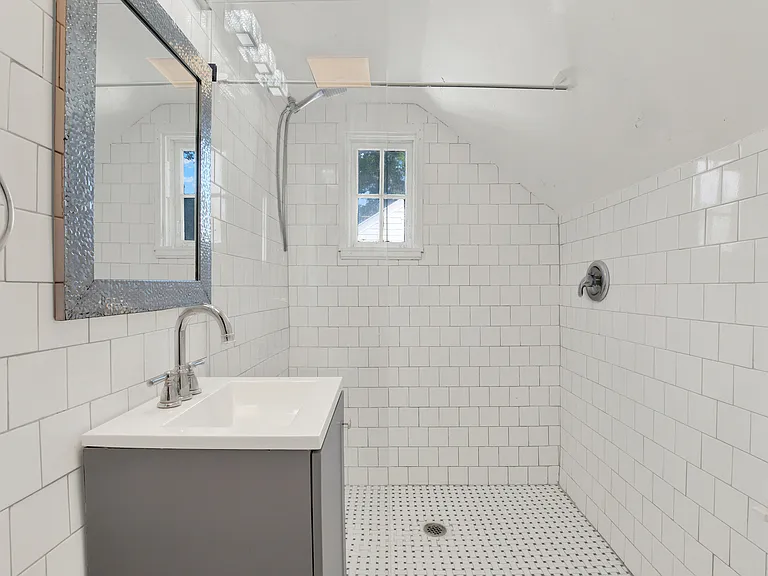 1501 E 35th St — Photo 28