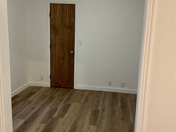 5th image of 1008 E Creek Ave