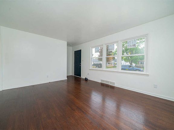 3rd image of 1416 Barton Blvd