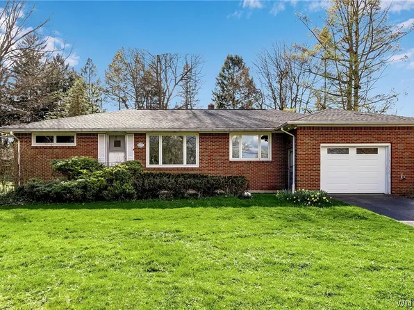 5070 Alexander Dr, Clarence, NY 14031